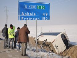 Otobüs, şarampole düştü: 10 yaralı